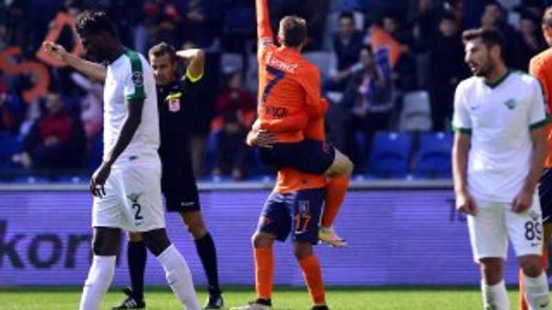 Başakşehir Akhisar'ı farklı yendi