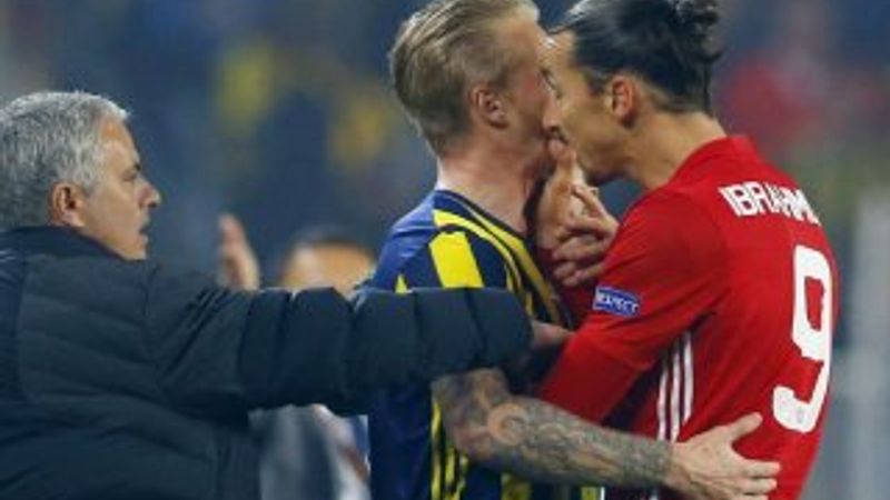 Ibrahimovic Kjaer'in boğazını sıktı - İZLE