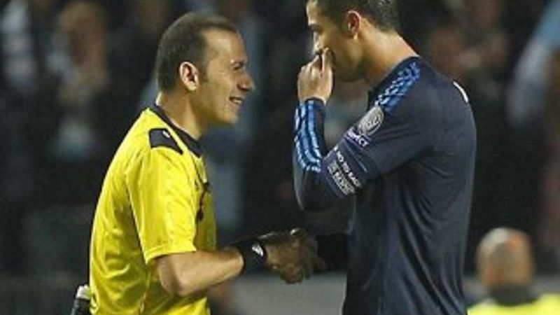 Devler Ligi'ndeki Madrid derbisini Cüneyt Çakır yönetecek