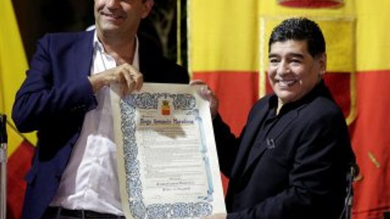 Maradona Napoli'nin fahri vatandaşı oldu