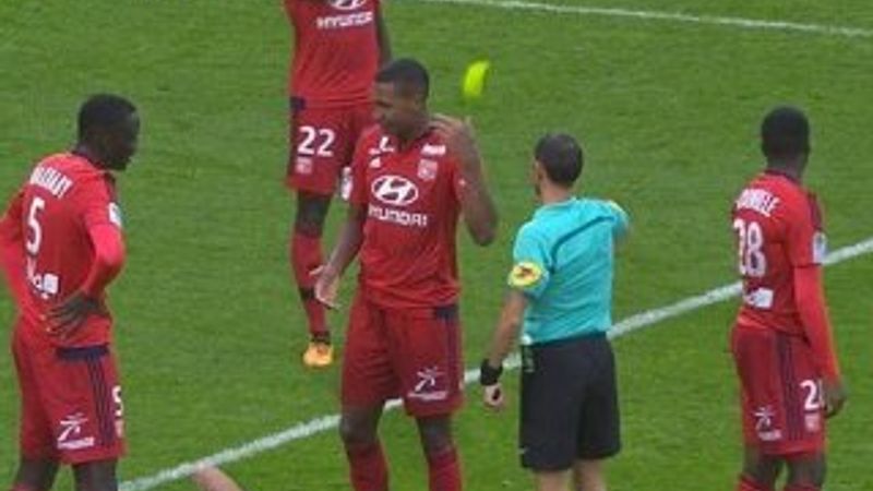 Marcelo hakeme itiraz ederken kırmızı kart gördü - İZLE