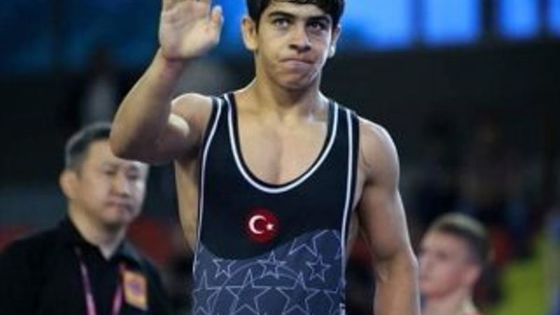 Genç güreşçi Hamza Alaca Dünya Şampiyonu