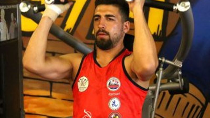 Avrupa şampiyonluğu için kırık parmakla çalışıyor