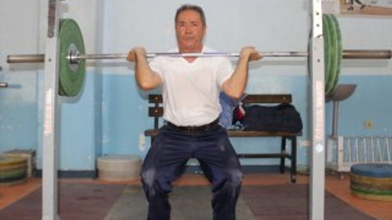 75 yaşındaki halterci dünya şampiyonluğunu hedefliyor