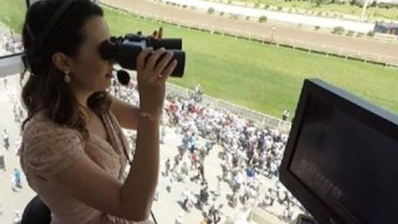 TJK TV sunucusu Esen Gök ilk kez at yarışını sundu