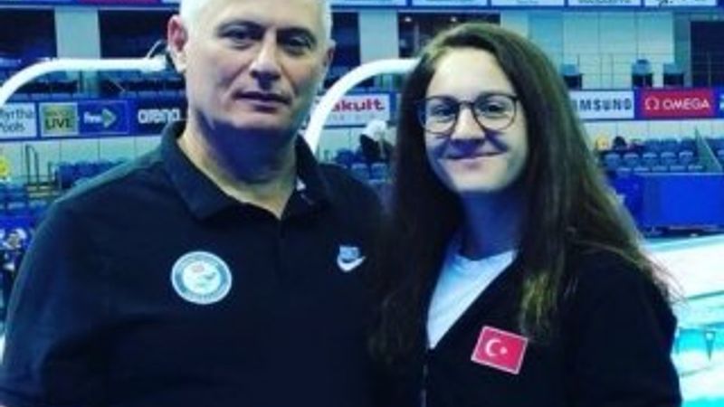Milli yüzücü Beril Böcekler Olimpiyat vizesi aldı