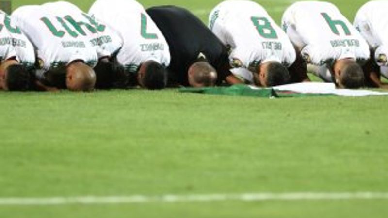 Cezayirliler maç sonu secde etti