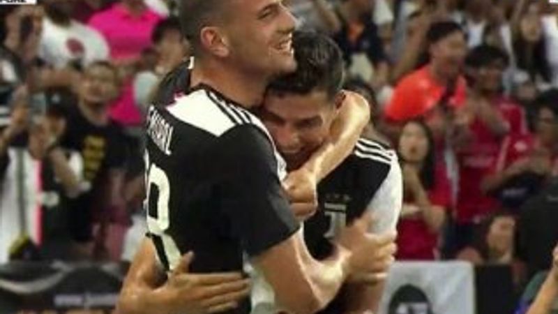 Merih Demiral ile Ronaldo'nun gol sevinci