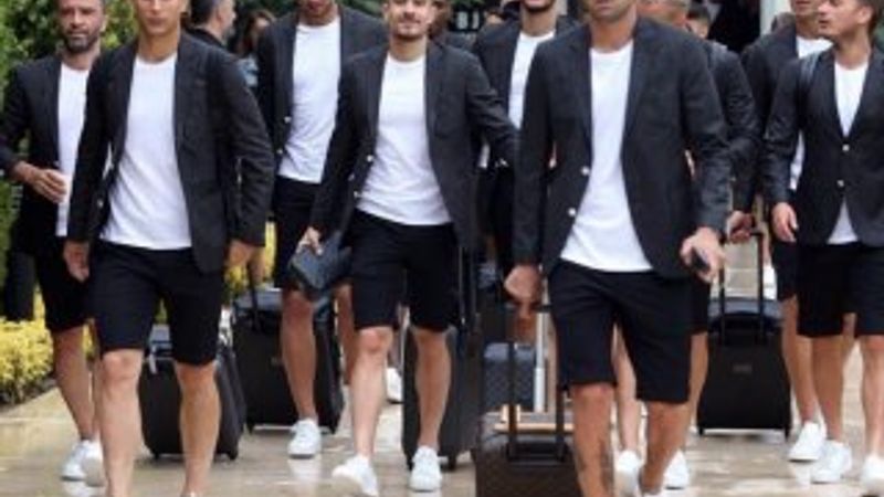 Beşiktaşlı futbolcuların kombini: Şort üstü ceket