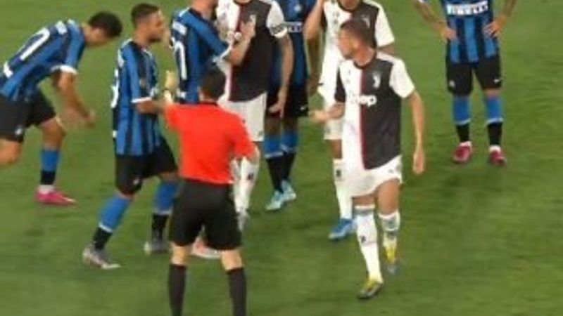 Merih Demiral hazırlık maçında rakibiyle tartıştı