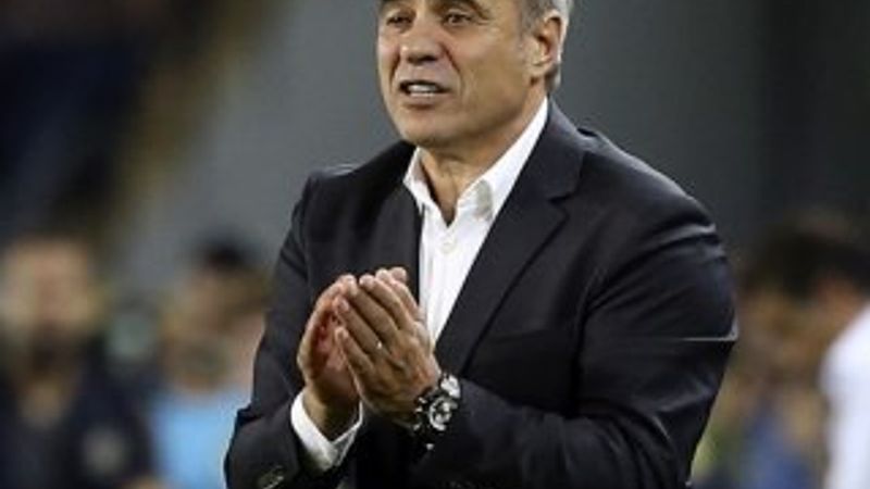 Ersun Yanal: İsimler değil hak edenler formayı giyecek