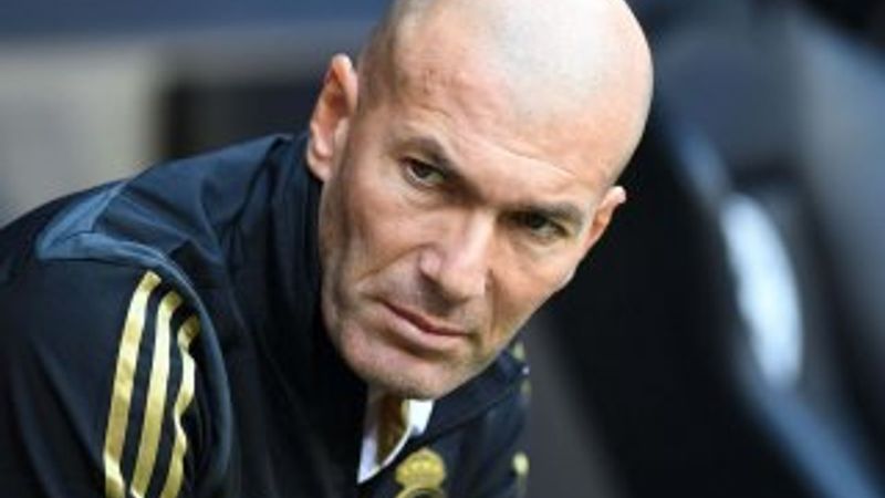 Real Madrid'de Zidane topun ağzında