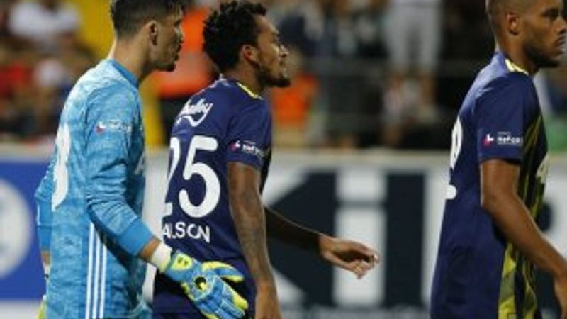 Derbi öncesi teknik adamlar, savunmacılarla özel görüştü