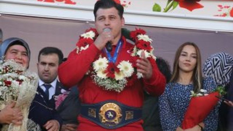 Yozgat, Rıza Kayaalp'i çiçeklerle karşıladı