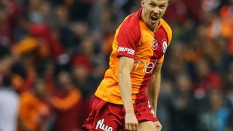 Galatasaray'da Linnes ocakta dönüyor