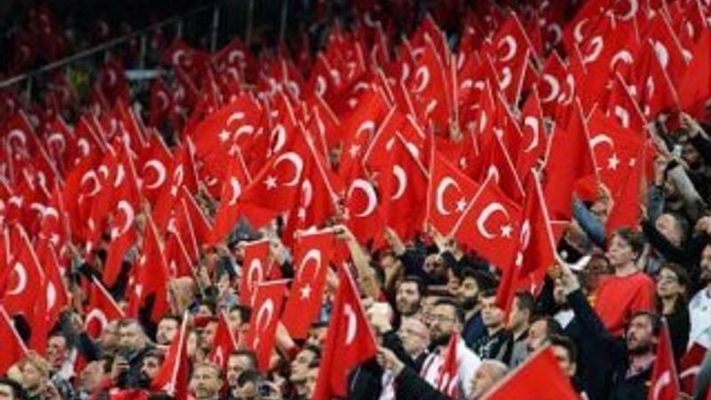 Fransız basını: Tribünde 40 bin Türk olacak