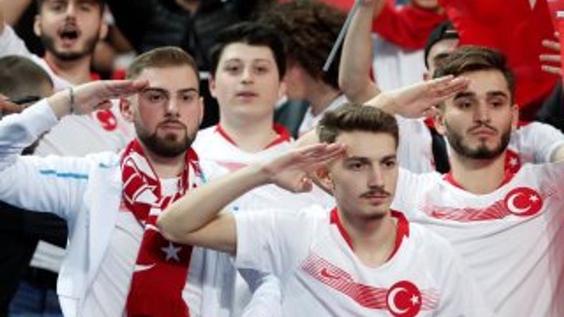 Taraftarlarımızdan asker selamı