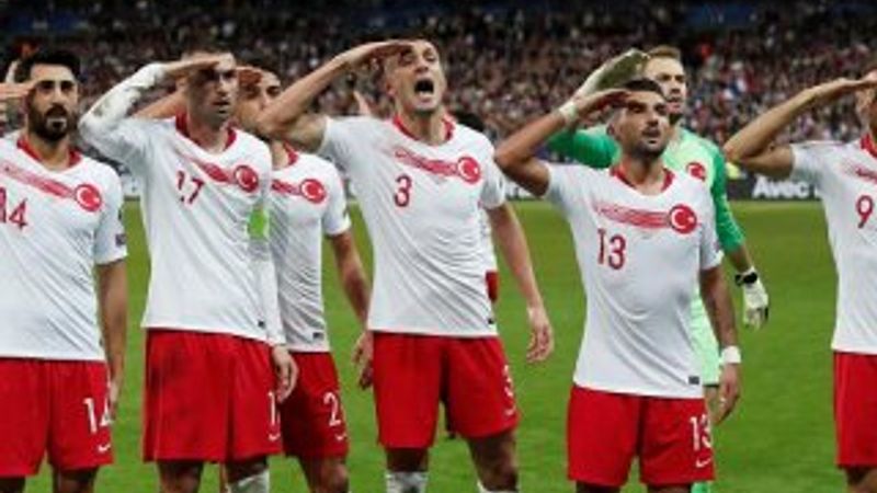 Bild'den asker selamına Nazi benzetmesi