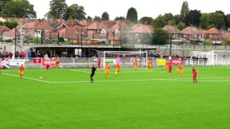 Stef Galinski orta sahadan kafa golü attı