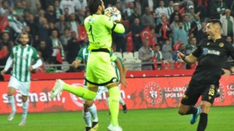 Serkan Kırıntılı'dan en hızlı kırmızı kart