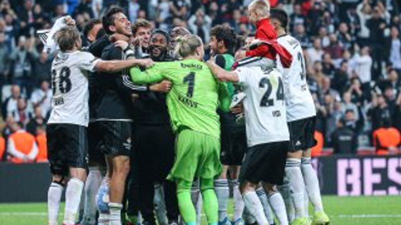 Beşiktaşlı futbolcular derbi primini kaptı