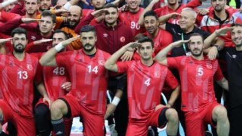 Asker selamı veren milli oyuncunun sözleşmesi feshedildi