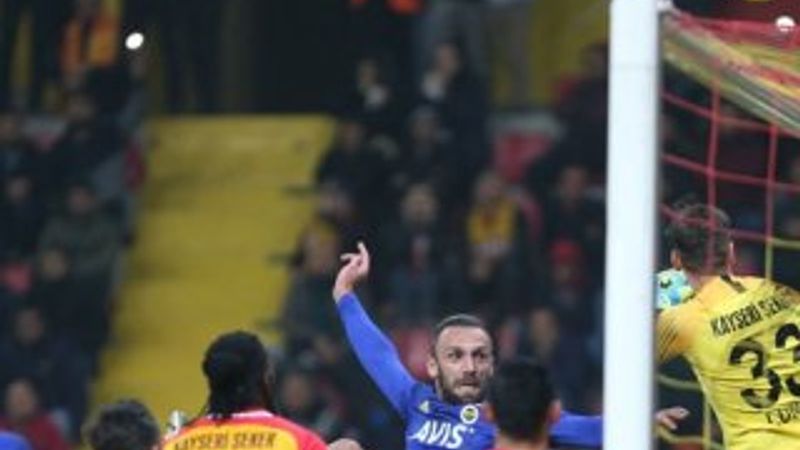 Fenerbahçe direklere takılıyor