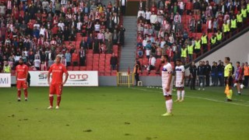 Samsunspor-Hacettepe maçında saygı duruşu yapıldı