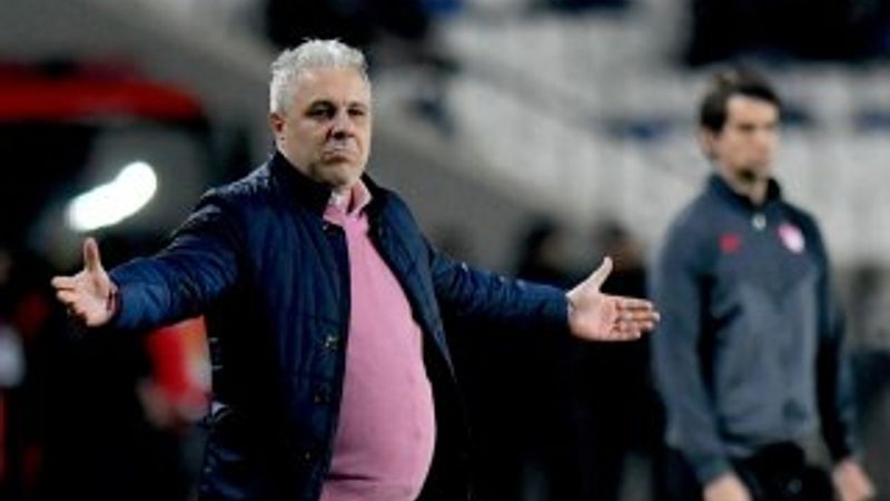 Sumudica, muhabirlerin salondan ayrılmasına bozuldu