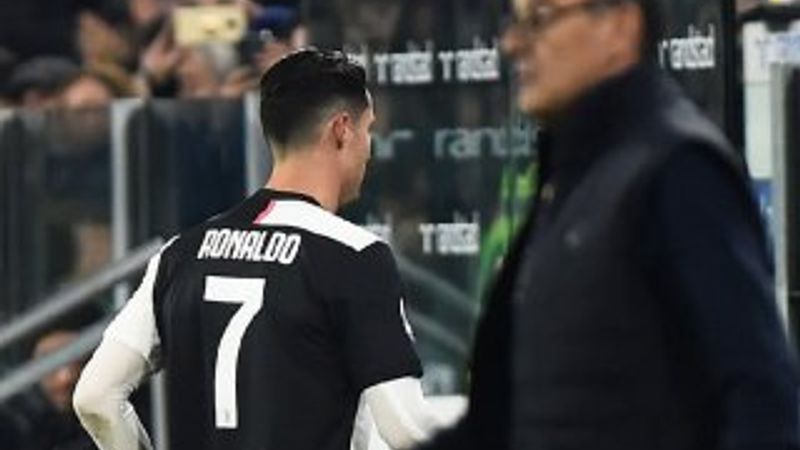 Oyundan çıkan Ronaldo, Sarri'ye tepki gösterdi