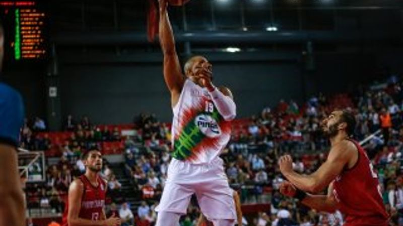 Pınar Karşıyaka Avrupa Kupası'nda liderliğe yükseldi