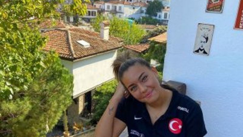 Sosyal medyanın konuştuğu millli futbolcu Aycan Yanaç