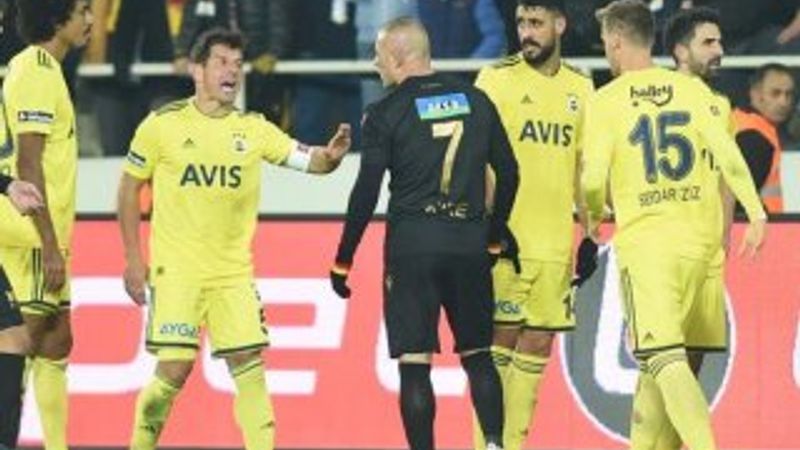 Emre Belözoğlu ile Gökhan Töre arasında gerginlik