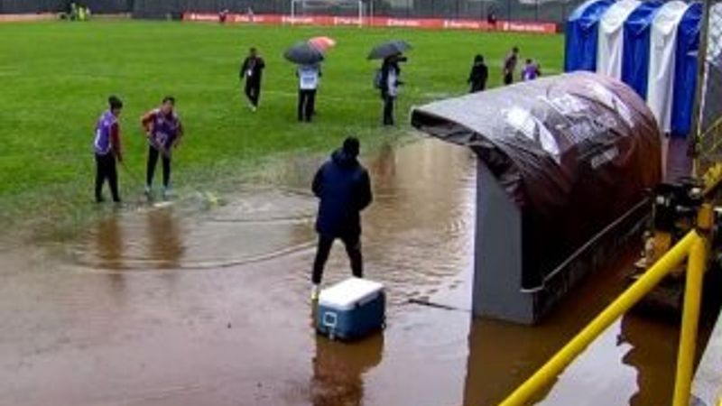 Başakşehir maçında kulübeleri su bastı