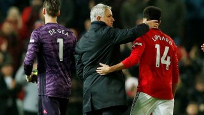 Mourinho, ilk yenilgisini eski takımı ManU'ya karşı aldı