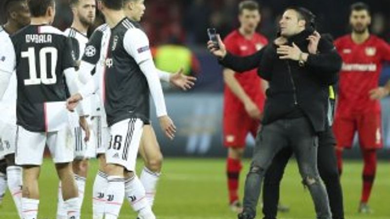 Sahaya giren taraftar Ronaldo'yu kızdırdı