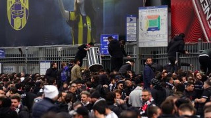 Beşiktaş taraftarları Kadıköy'de