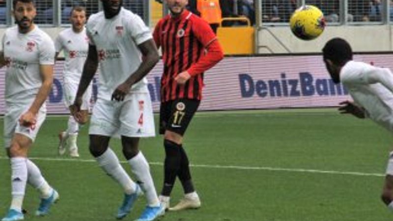 Sivasspor, 1 puanı son dakikalarda kurtardı
