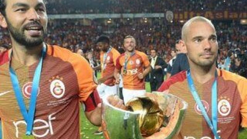 Sneijder, jübilesine Selçuk ve Burak'ı çağırdı