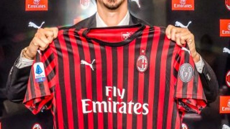 Ibrahimovic'ten Milan formasıyla ilk poz