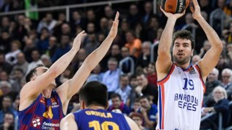 Anadolu Efes Avrupa Ligi'nde Barcelona'yı devirdi