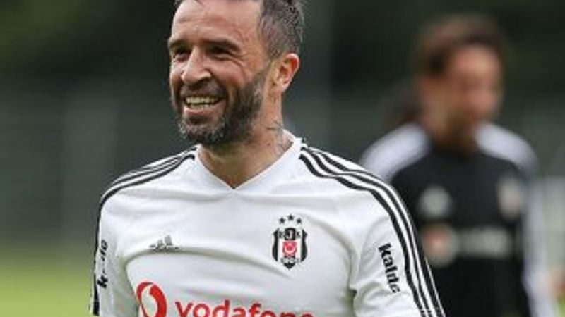 Gökhan Gönül 2 yıl daha Beşiktaş'ta kalacak