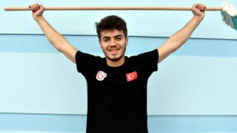 Fırça sapı ile başladığı halterde hedefi Olimpiyatlar