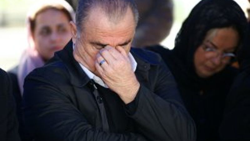 Fatih Terim, babasını mezarı başında andı