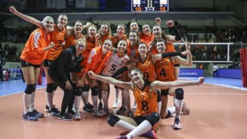 Eczacıbaşı, Fenerbahçe'yi yenerek liderliğini sürdürdü