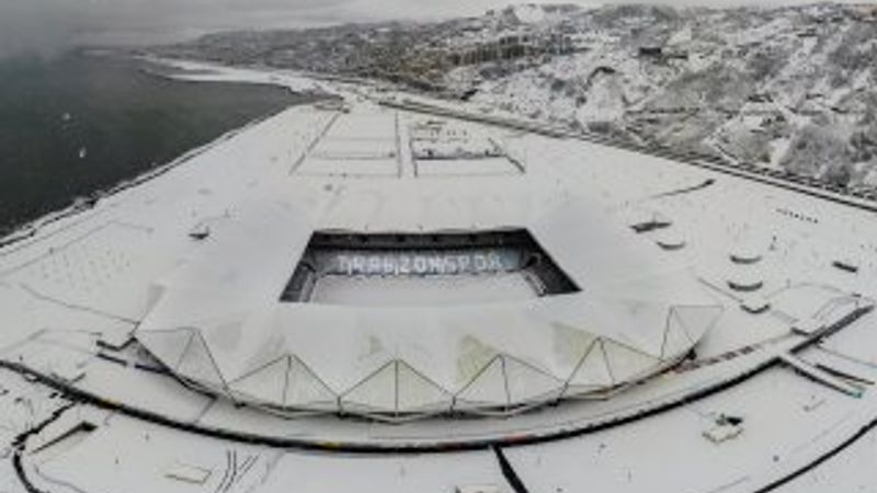Akyazı Stadı kara büründü