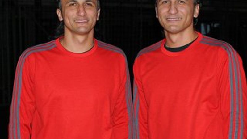 İkiz futbolcular, hakemlerin kafasını karıştırıyor