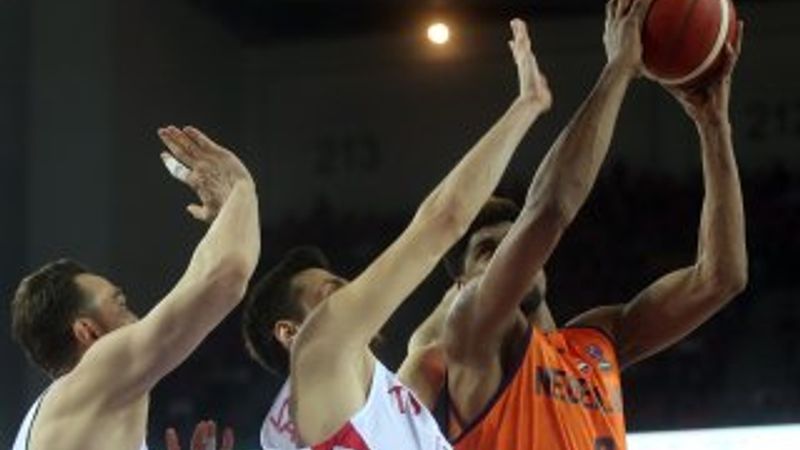 12 Dev Adam Avrupa'da kötü başladı