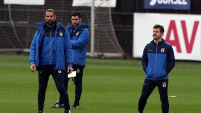 Fenerbahçe'yi antrenmanda Emre ve Volkan çalıştırdı