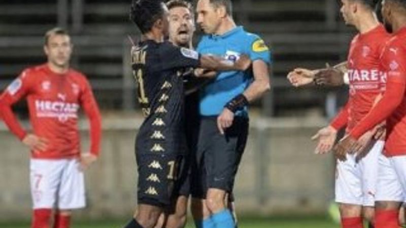 Fransa'da hakemi iten futbolcuya 6 ay men cezası